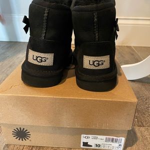 Ugg toddler size 10-Black with bow